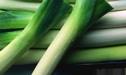 常吃天麻燉魚頭,腰間盤突出,坐骨神經(jīng)痛一并消失,用一個靈一個